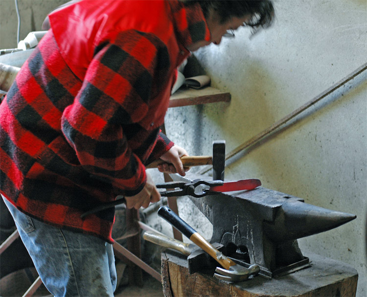 HDBBrunoAnvil_4291 Bruno at work