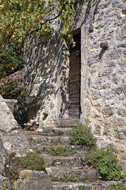 HDBDoor_3810 Old Building in Hameau de Bes