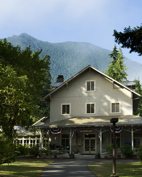 LakeCrescentLodge_9971.jpg - This is Lake Crescent Lodge on the northern edge of the park. It was here that President Franklin Roosevelt decided that this area should be protected.  