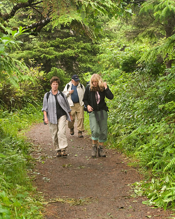 StarfishCarenSharonGeorge_9598.jpg - Caren, Sharon and George on the trail to the overlook.  