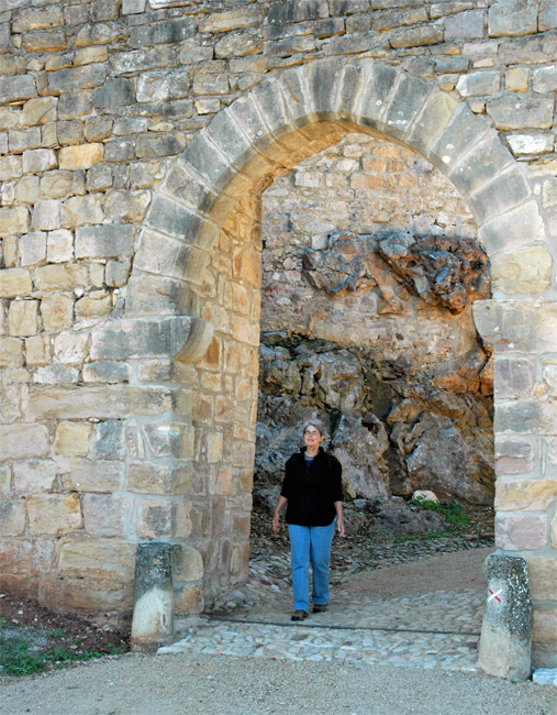 PuyGate_4452 Mary at the original gateway