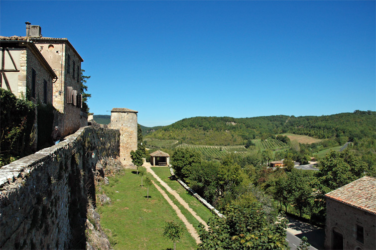 Puy_4441 A view from the old wall overlooking the old main gate area