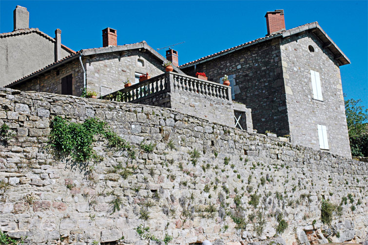 Puy_4495 Houses within the walled city