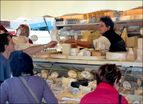 StAntCheese_4144 Cheese Vendor